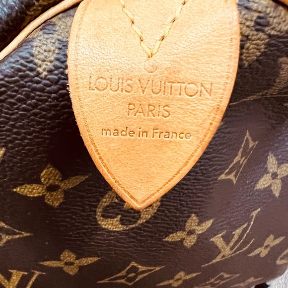 Authentic Louis Vuitton Speedy 30 in Monogram Canvas - Picture 6 of 16